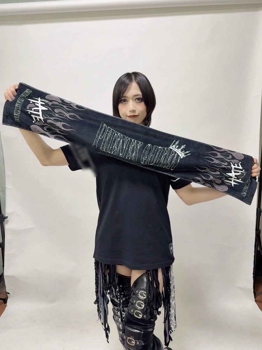 明日の12時〜オンライン限定販売😛🖤 パーカーとタオルとステッカーで