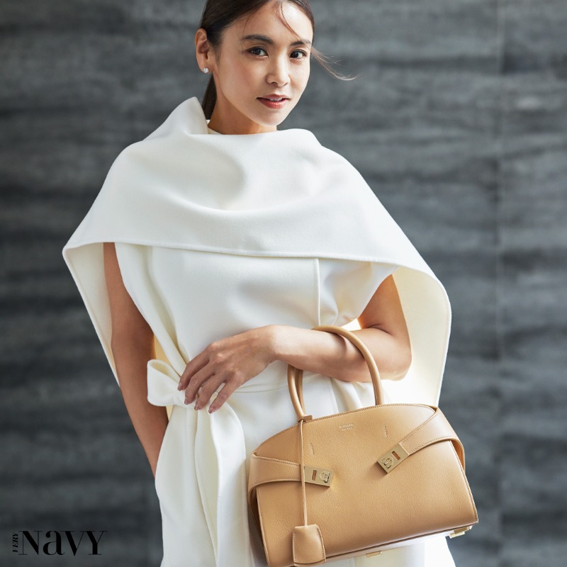 滝沢眞規子と選ぶ、フェラガモの最新コレクション。自分へのご褒美にも