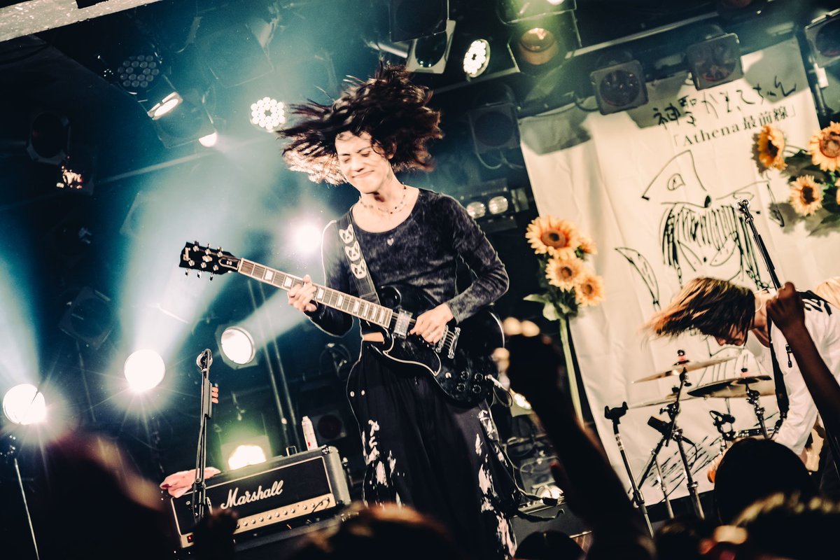 ミュージックマンのストラップが根っこから外れてアセアセしながらSGに