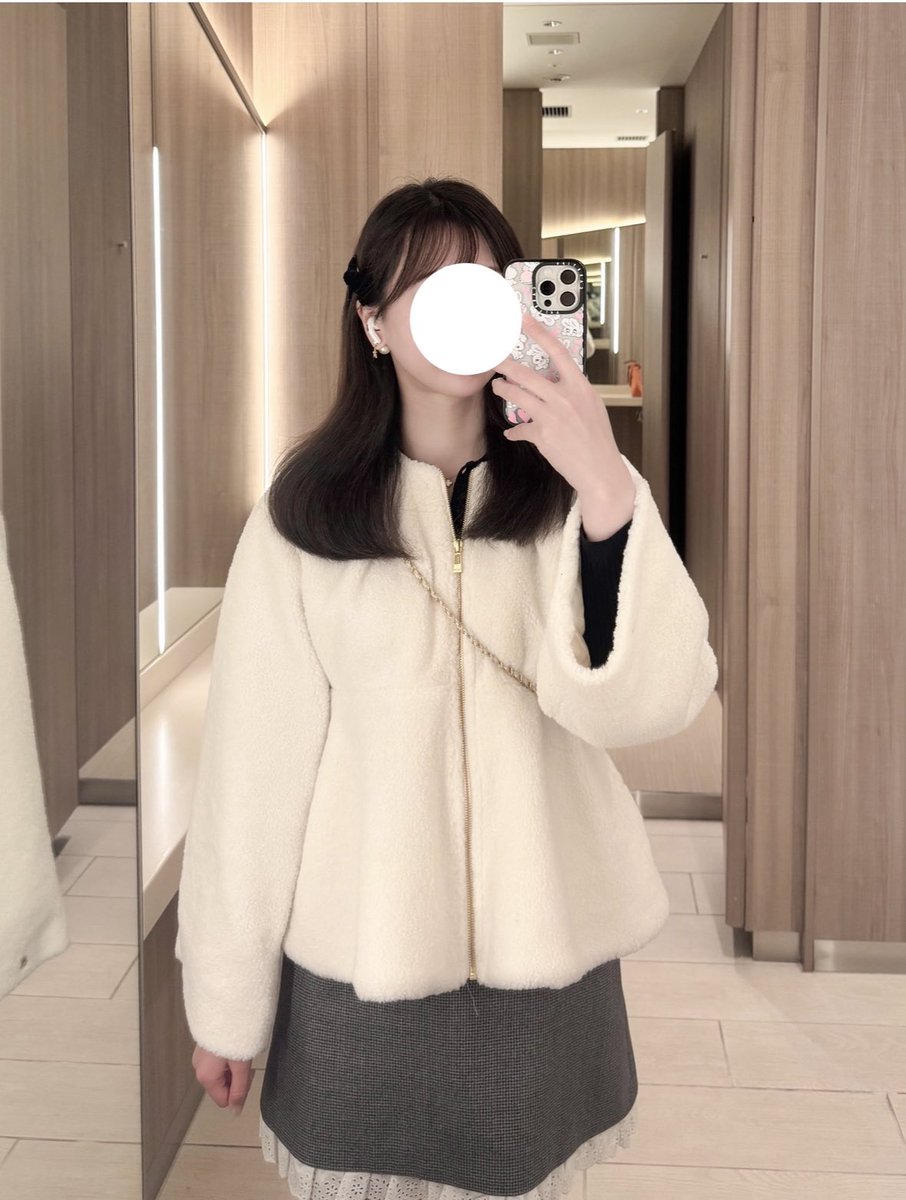 セルフォードのボアペプラムジャケット去年購入したけど、どの角度から