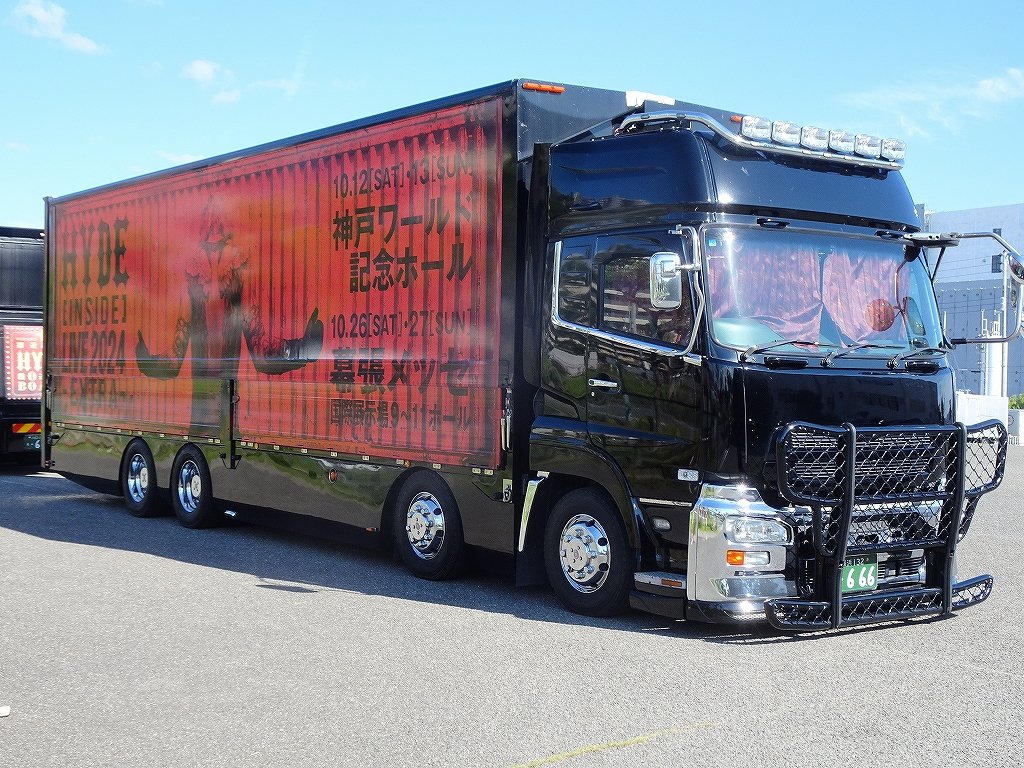 明日から神戸ワールド記念ホールでライブがある、HYDEのツアートラック