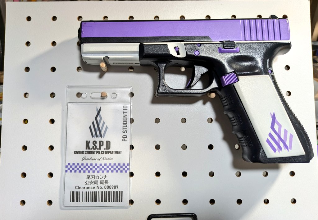 カンナの固有武器[第17号ヴァルキューレ制式拳銃]やっといい感じに飾れ