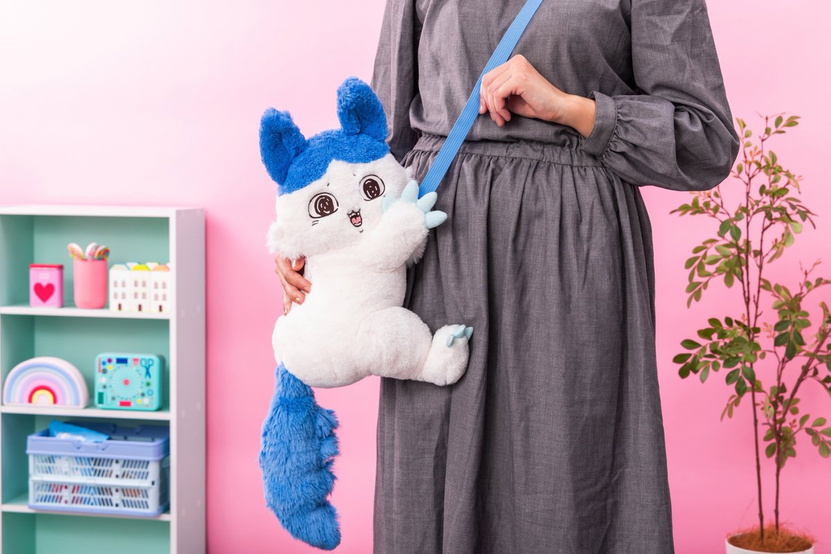 ショルダーバックを下げたハチワレわんこさん ちいかわ パラレル