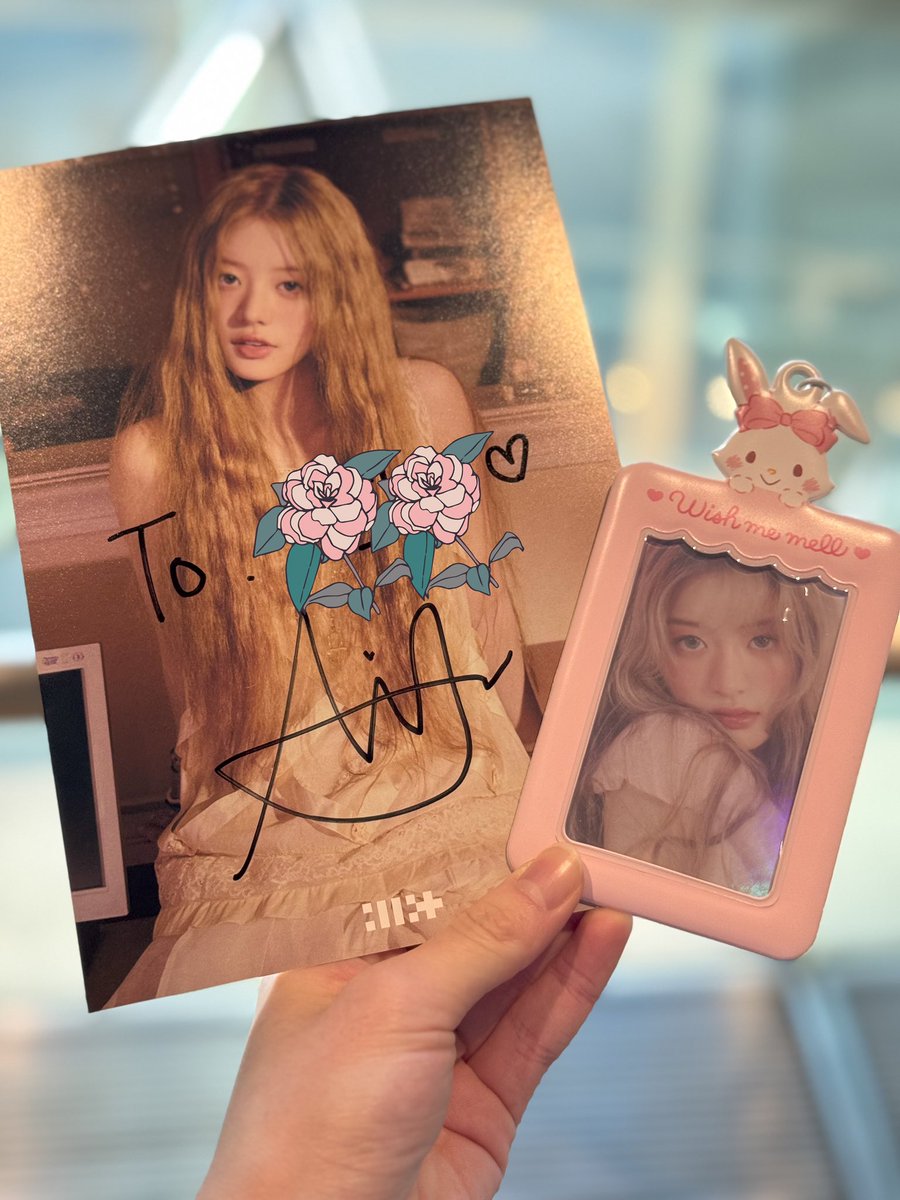 241217 ILLIT個別サイン会 1部 ミンジュが可愛すぎて全ヲタクキュンﾀﾋ