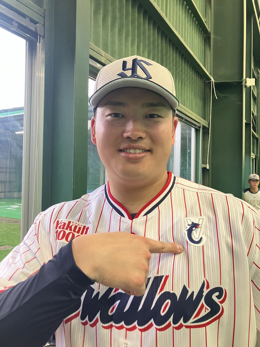 村上選手の副キャプテンマークお披露目です✨ #swallows ＃村上宗隆