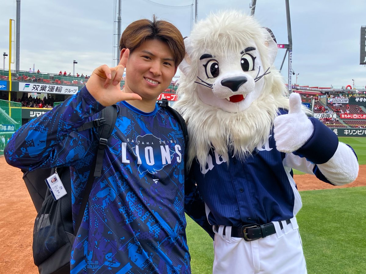 ビジター応援デーの今日は、マツダ スタジアムにレオも駆けつけてい