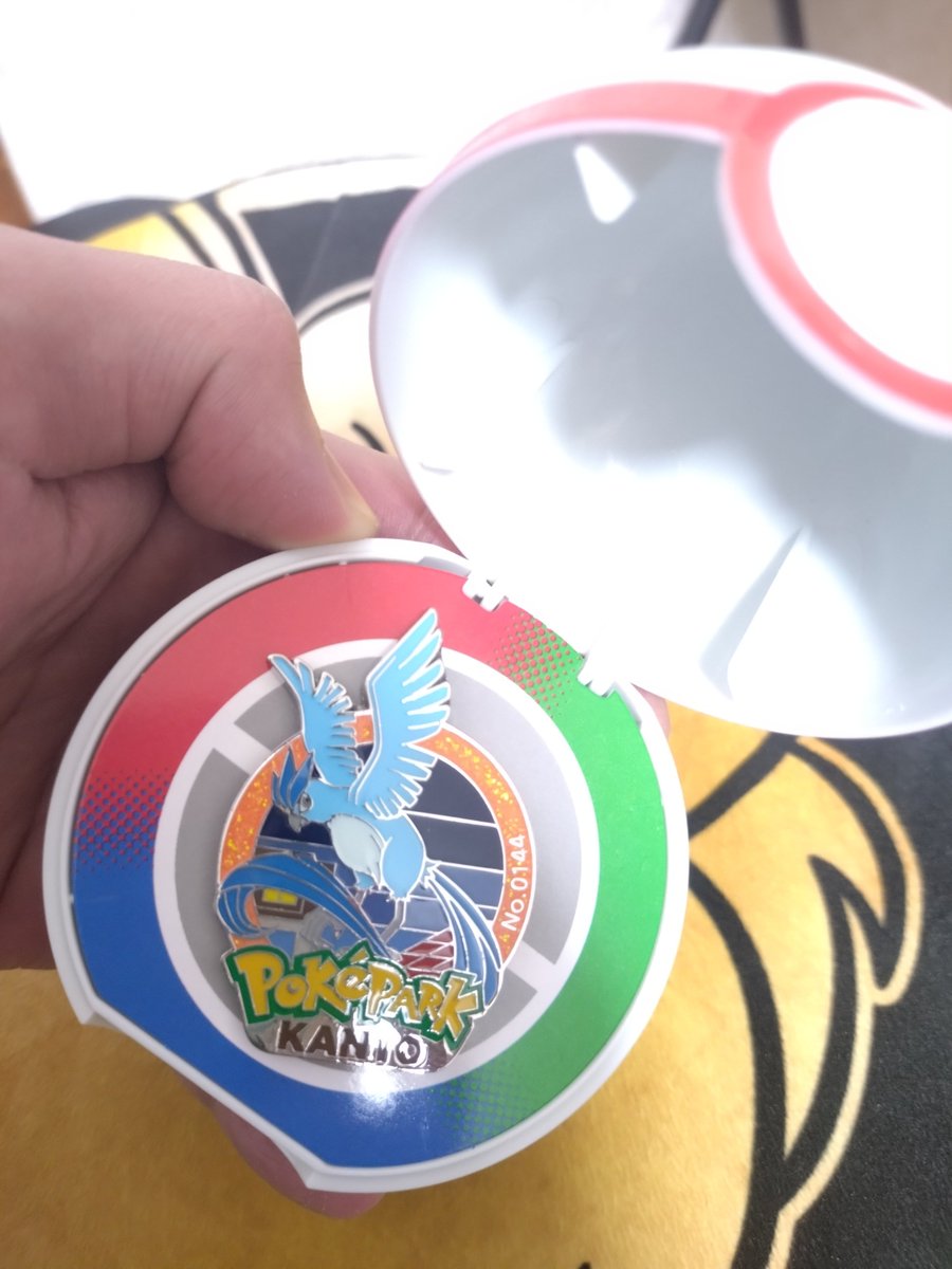 ちゃんといますよフリーザー❄️ ピンズにラメ入ってるのは三鳥と