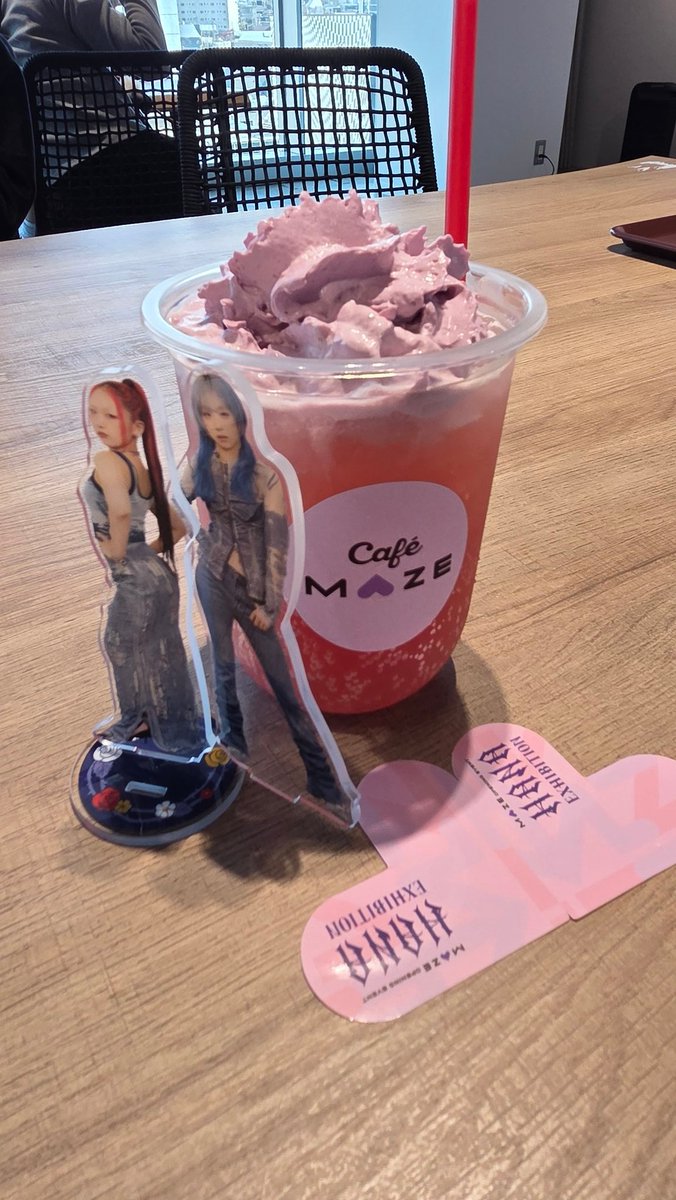 昨日は「HANA EXHIBITION」に行ってきた🌹🐝 休日だからか小さい