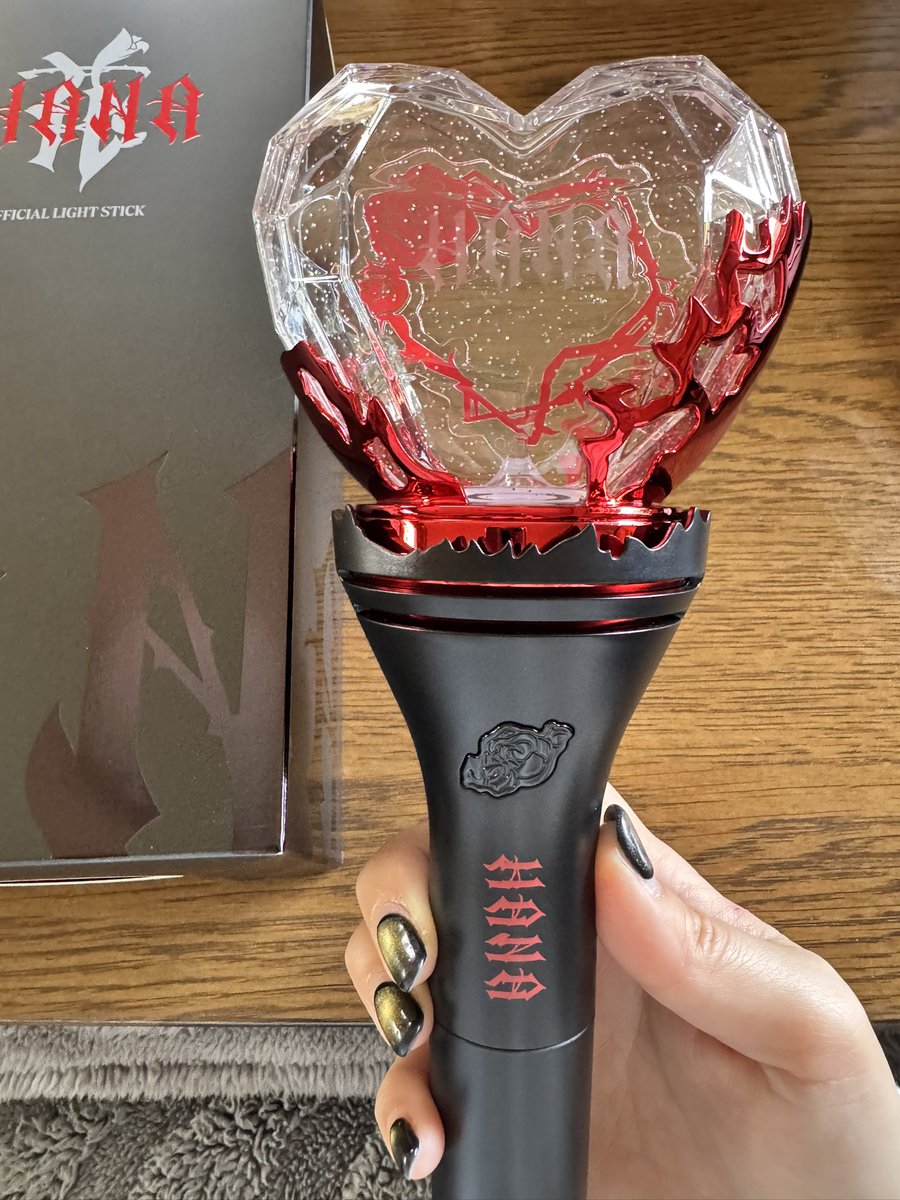 HANAちゃんのペンライト届いた🌹