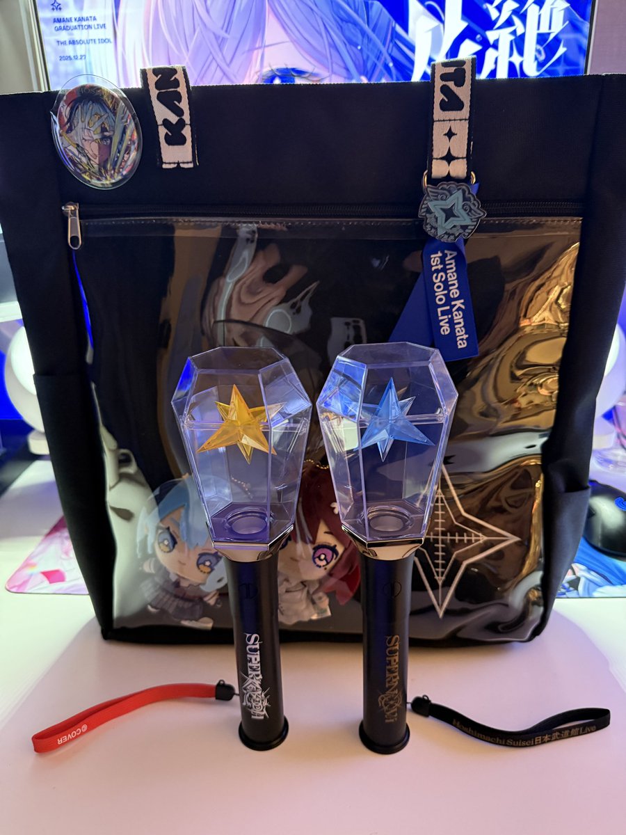 ちょこ先のライブ見ながら来週の再演準備。 持って行くものがペン