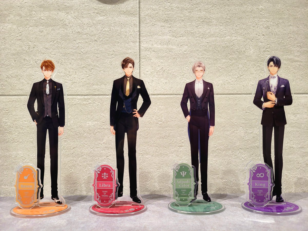 商品紹介》 4人のアクリルスタンドのご紹介！！ 正装に包まれた4人が