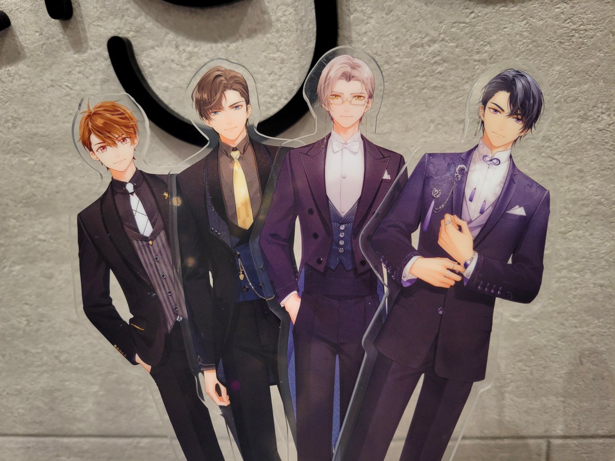 商品紹介》 4人のアクリルスタンドのご紹介！！ 正装に包まれた4人が