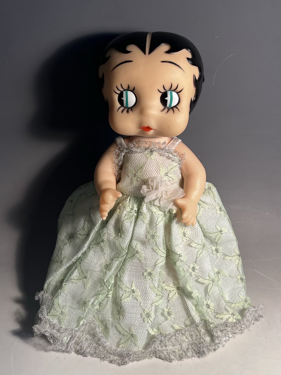 ソフビのベティちゃん 手足が動きお座りもします‼️ カール人形の