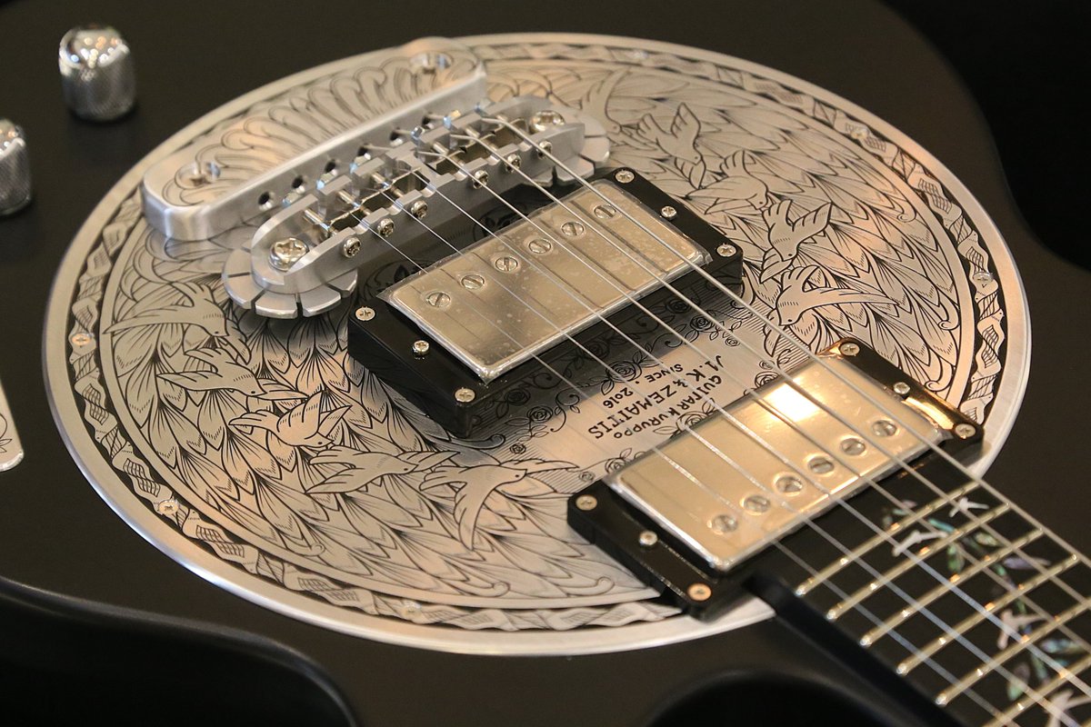 本日も12時よりオープン！ BAND-MAID 小鳩ミクさんのシグネチャー