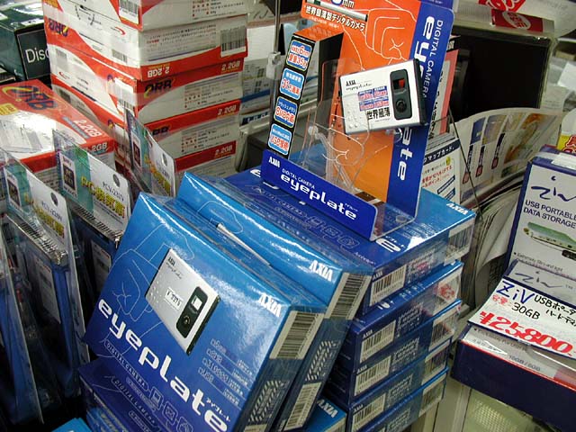 厚さ6mmの世界最薄デジカメ「eyeplate」を買ってみました