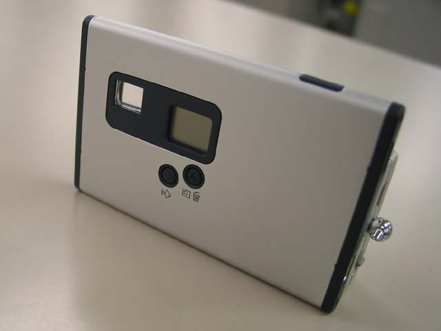 厚さ6mmの世界最薄デジカメ「eyeplate」を買ってみました