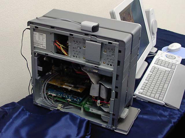 ソニー、筐体を一新したハイエンドデスクップPC「バイオRZ」