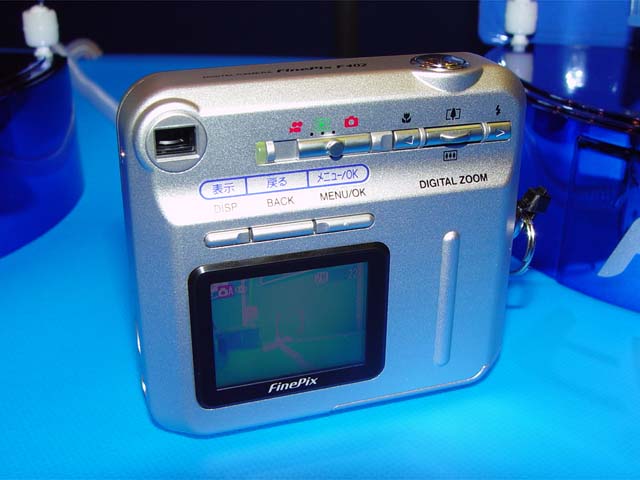 富士フイルム、xD-Picture Card対応のコンパクトデジカメ「FinePix F402」