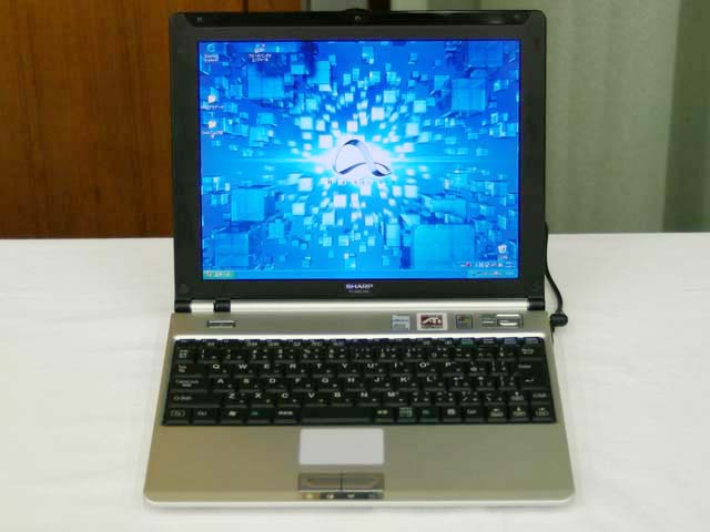 シャープ、初のEfficeon搭載ノート「MURAMASA PC-MM2」