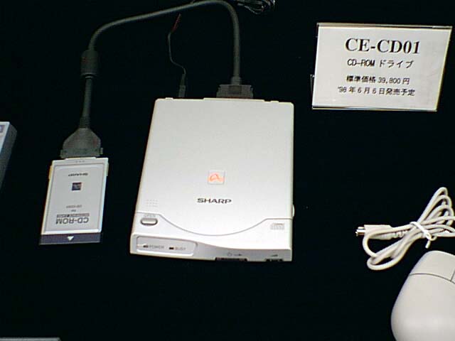 シャープ、B5ファイルサイズの薄型ノート「Mebius PJ」