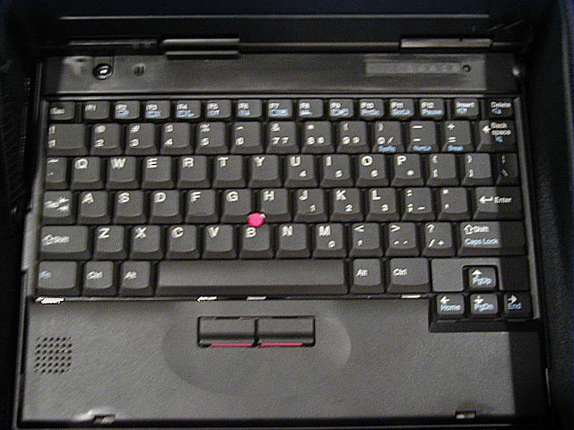 日本IBM、B5ノートPC「ThinkPad 240」