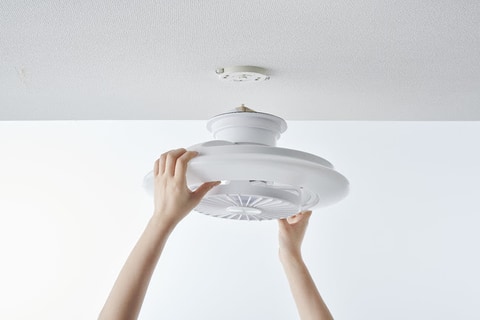 ドウシシャ、引掛シーリングに取り付けられるサーキュレーター一体型