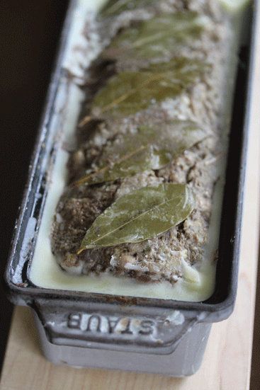 ストウブのテリーヌ型でパテ・ド・カンパーニュ : 美味しいテーブル