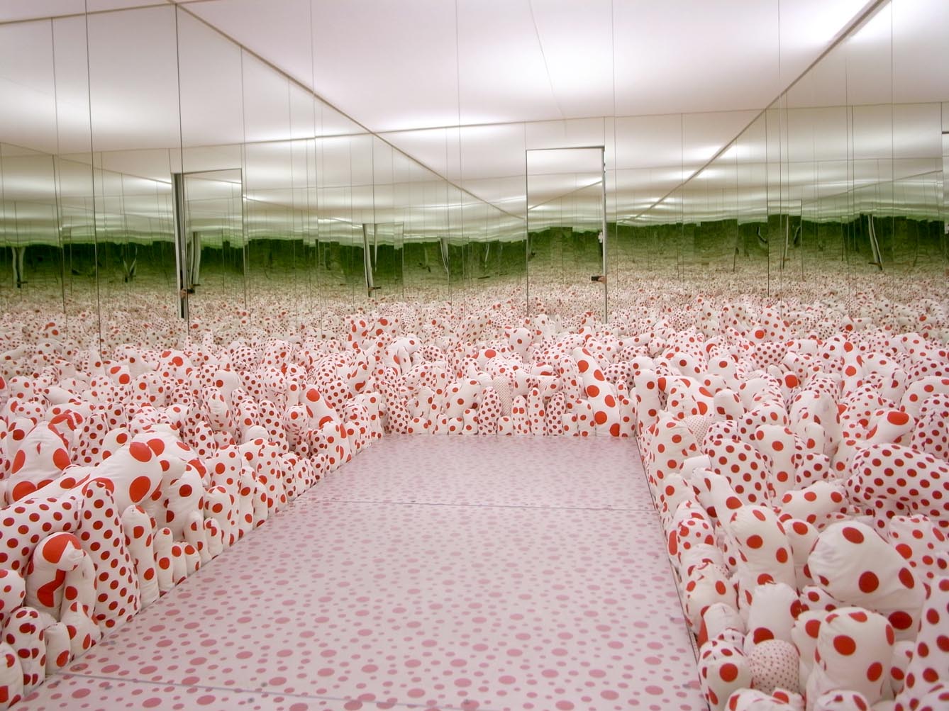 草間彌生「Yayoi Kusama Mirrored Years」City Gallery Wellington