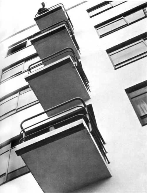 BALCONY, BAUHAUS DESSAU, 1930-1932 / Iwao Yamawaki 山脇巌 : Books