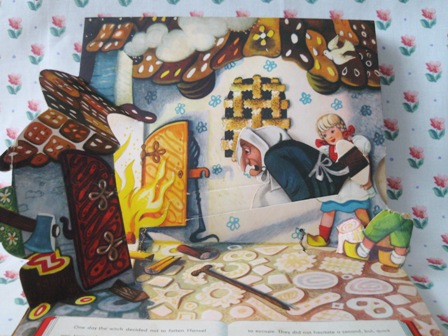 チェコスロヴァキアの「ヘンゼルとグレーテル」のポップアップ絵本