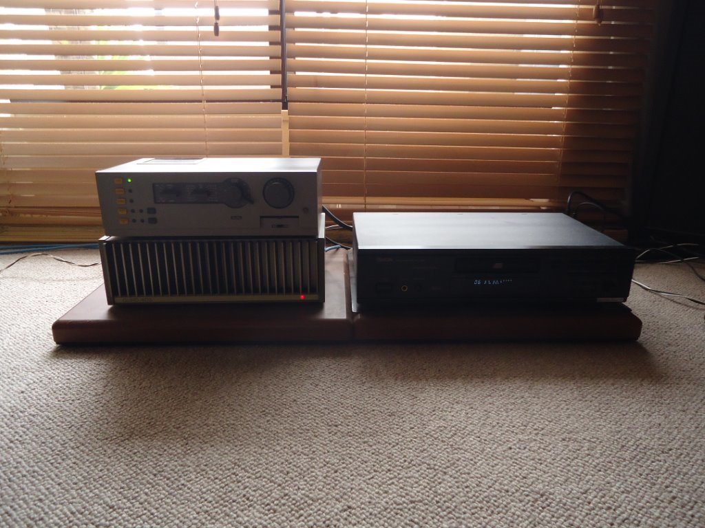 QUAD44のプリでCDを聴く : 部屋の音とレコードの音（オーディオの深淵）