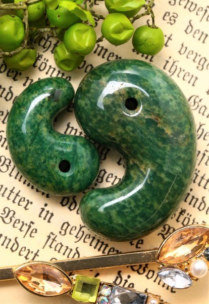 新作勾玉！)バーダイト 出雲型勾玉(南アフリカが誇る深緑の石