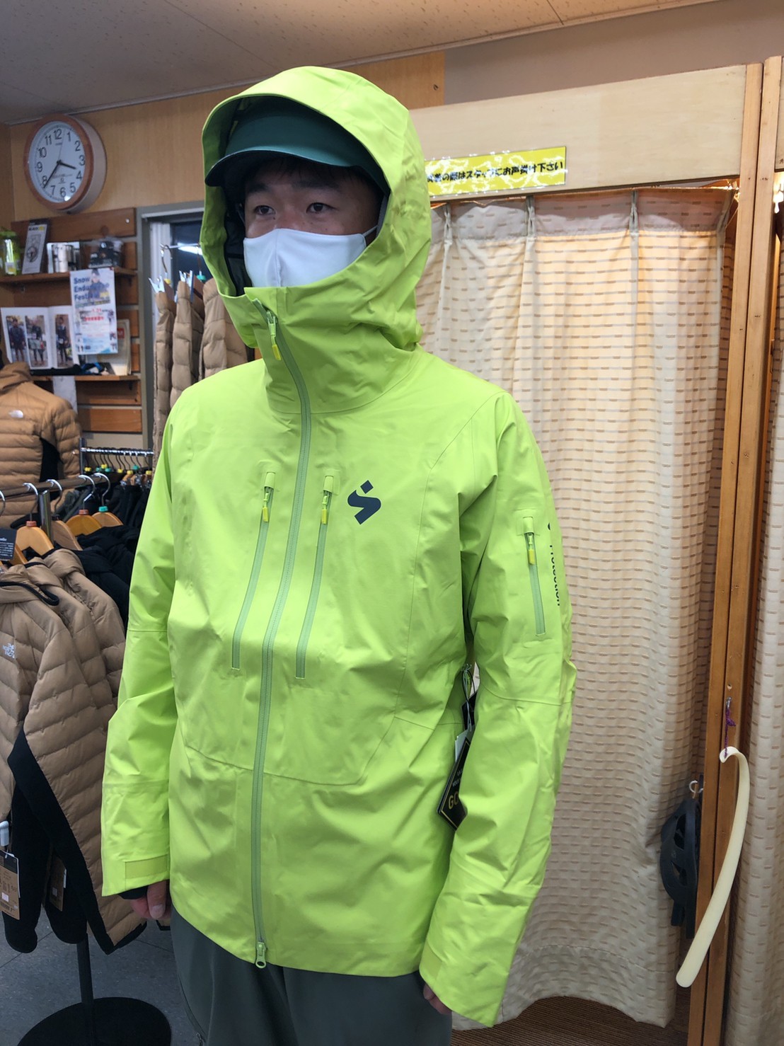 バックカントリー用ジャケットの選び方いろいろ。フード編！！ : 秀岳