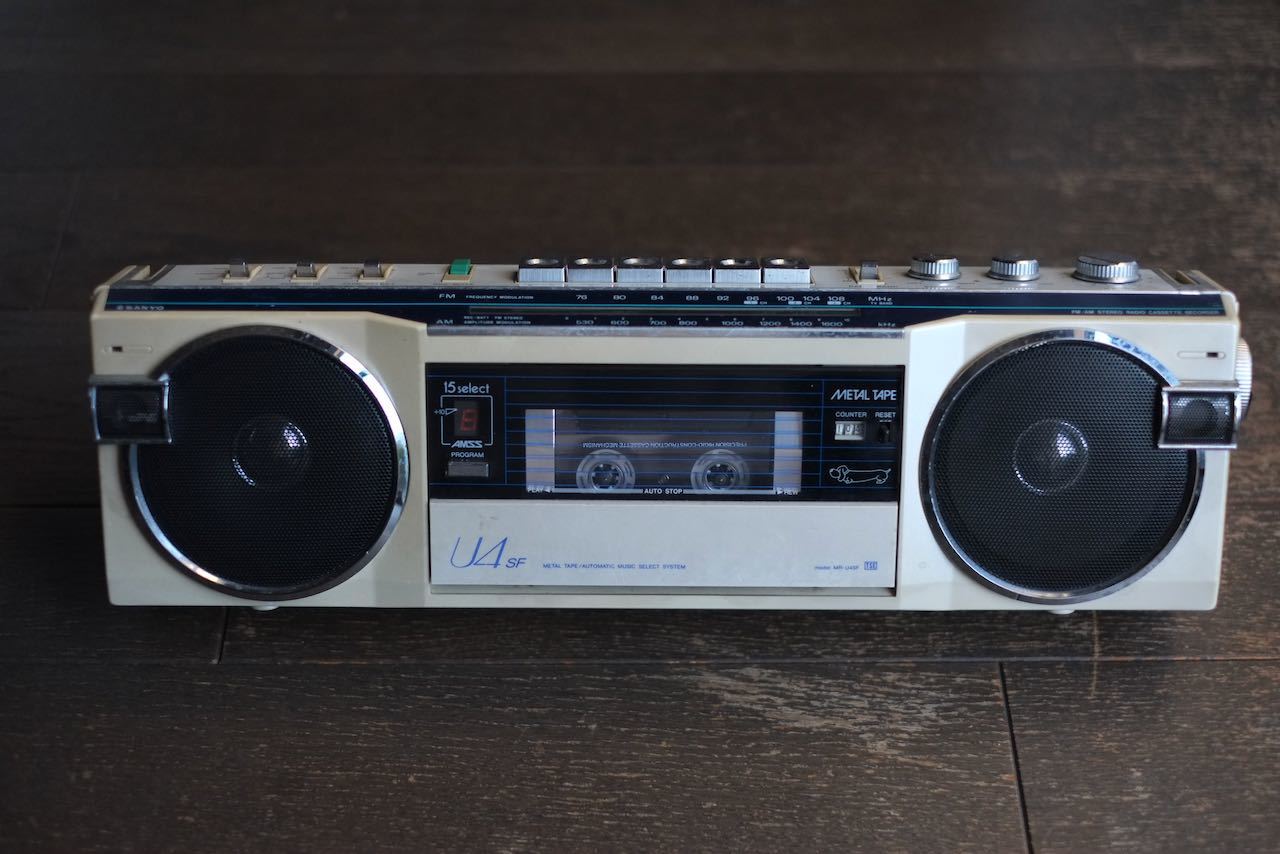 12月22日 ラジカセ生活 SANYO MR-U4SF と R2-D2 : Photographs in Asia