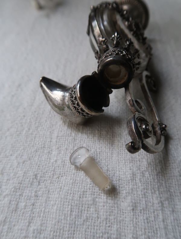 香水瓶 もしくはフラコン・ド・セル : 満月アンティーク