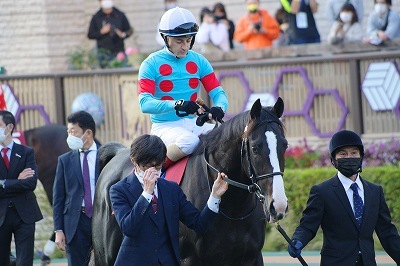 東スポ杯2歳Sはイクイノックスが外一気に差し切り完勝、キタサン