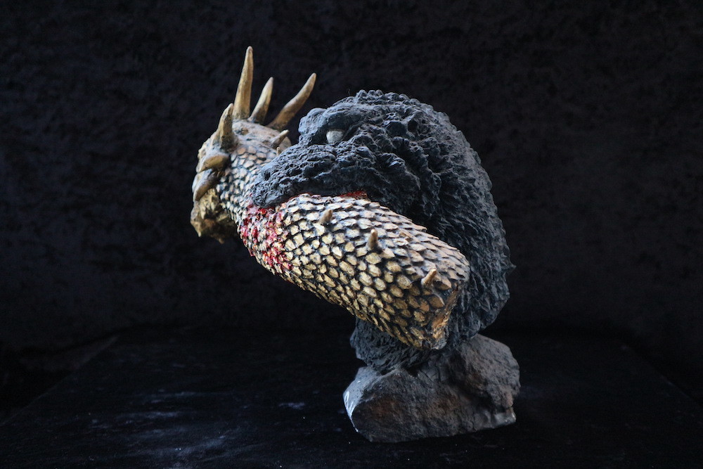 総攻撃ゴジラ胸像〜キングギドラの頭のおまけ付〜 : てんつく工芸作品集