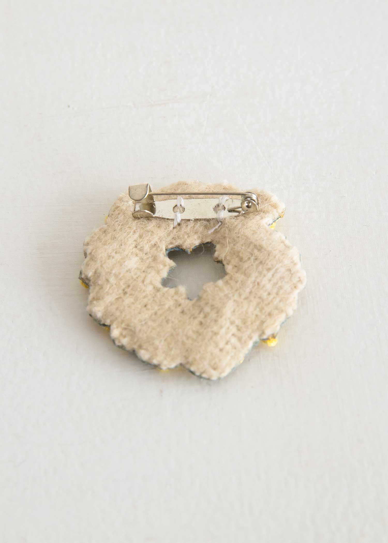 手刺繍ブローチ ミモザ