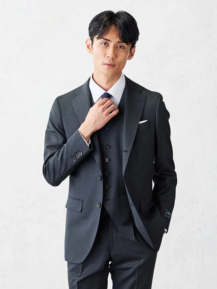 C．グレー 【REDA】TRANS CONTINENTS ウール100％ スリーピーススーツ