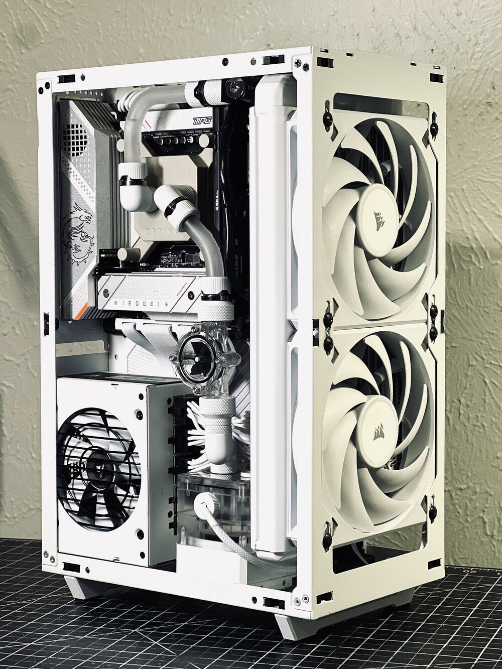 SSUPD Meshlicious with dual 280 rad custom loop - 13700K | MSI