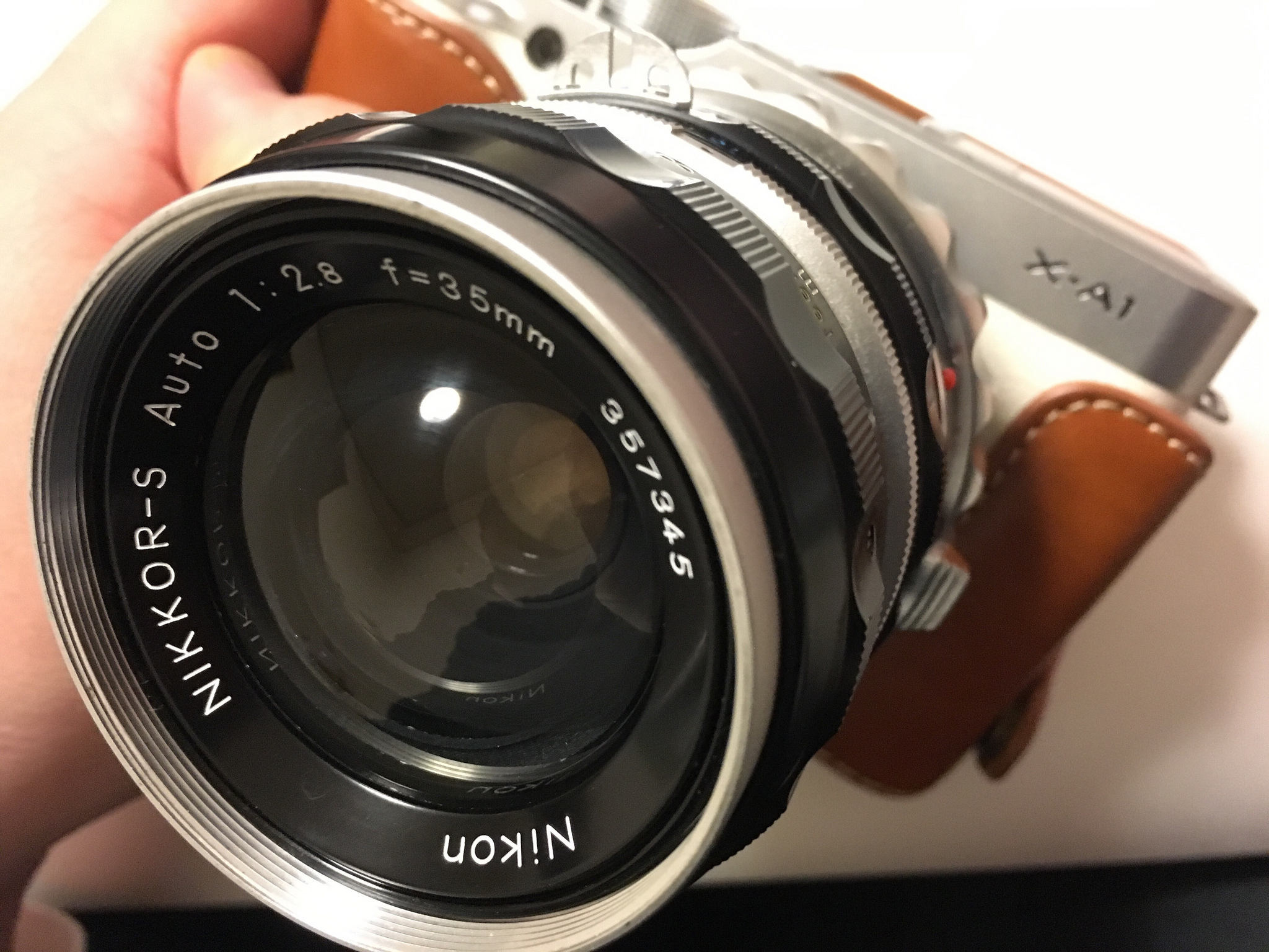 想定していないはずの色 | NIKKOR-S Auto 35mm F2.8 | Photo Lens [ ふ