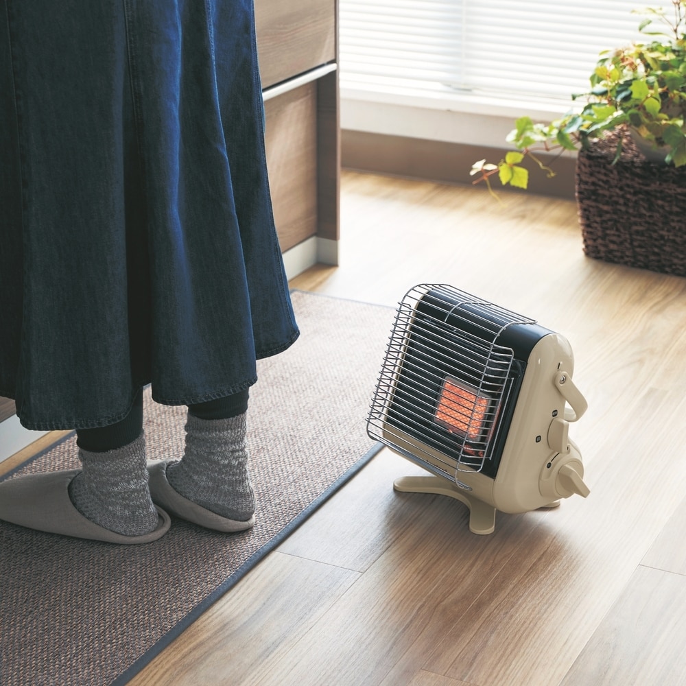 電池も電源コードも不要！カセットガスストーブ(イワタニ/iwatani