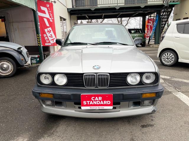 BMW 3シリーズ 325i E30／4ドア／左ハンドル／社外CD／PW