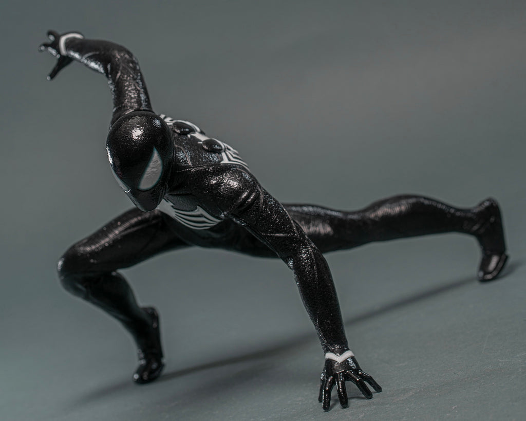 Hot Toys VGM56B Marvel Spiderman 2 1/6th scale Peter Parker (Black