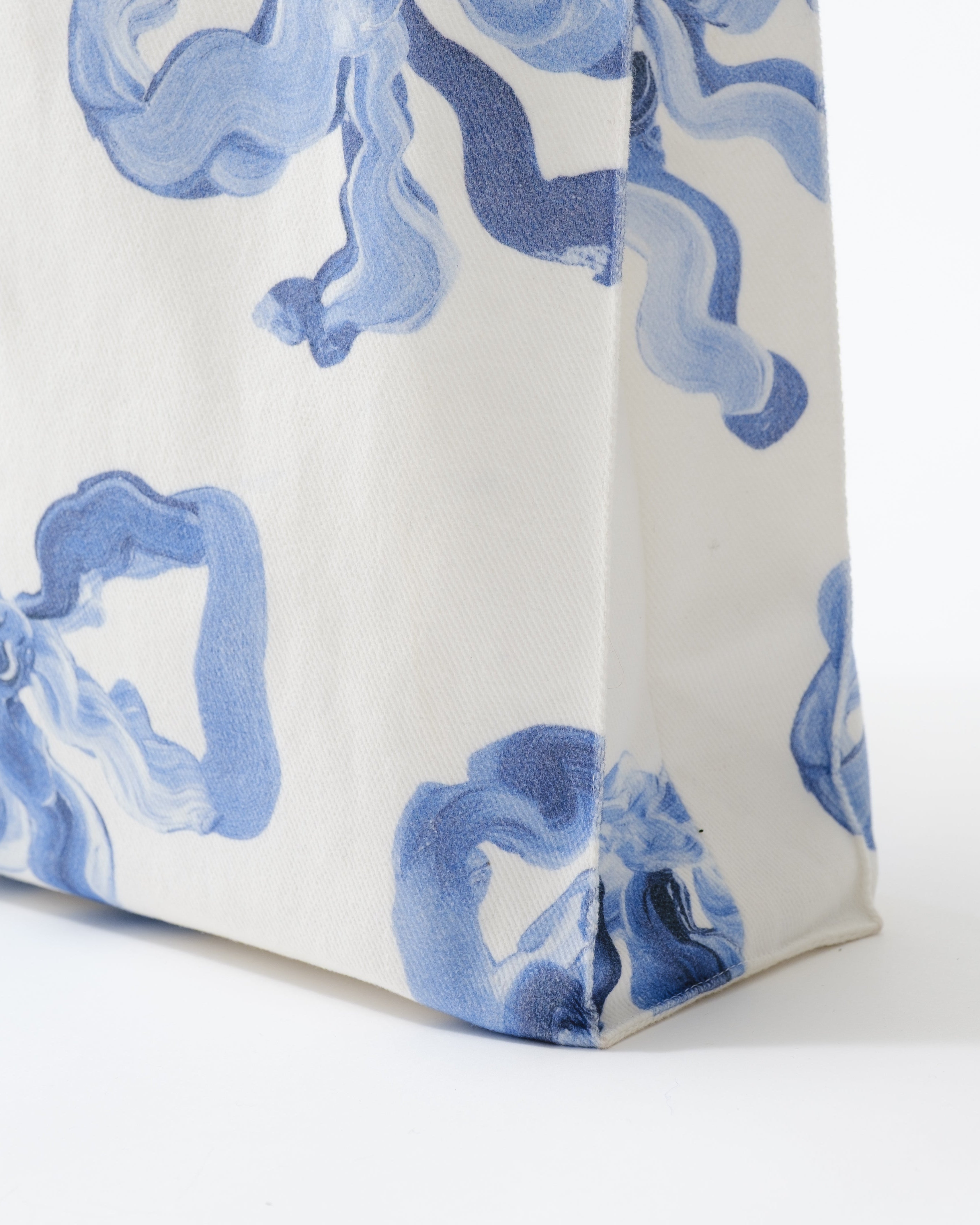 Blue ribbon tote bag