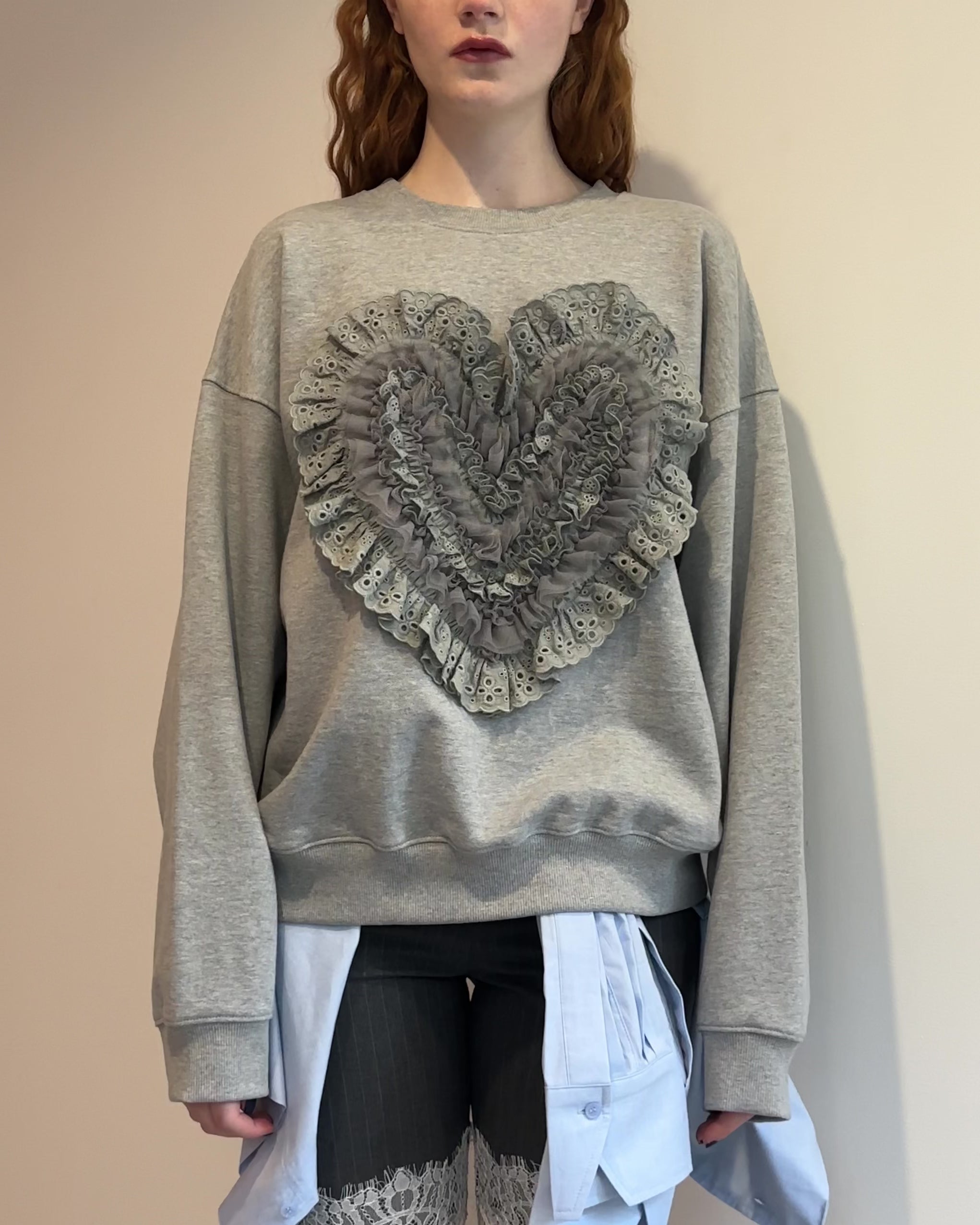 Cotton lace heart sweatshirt (gray)