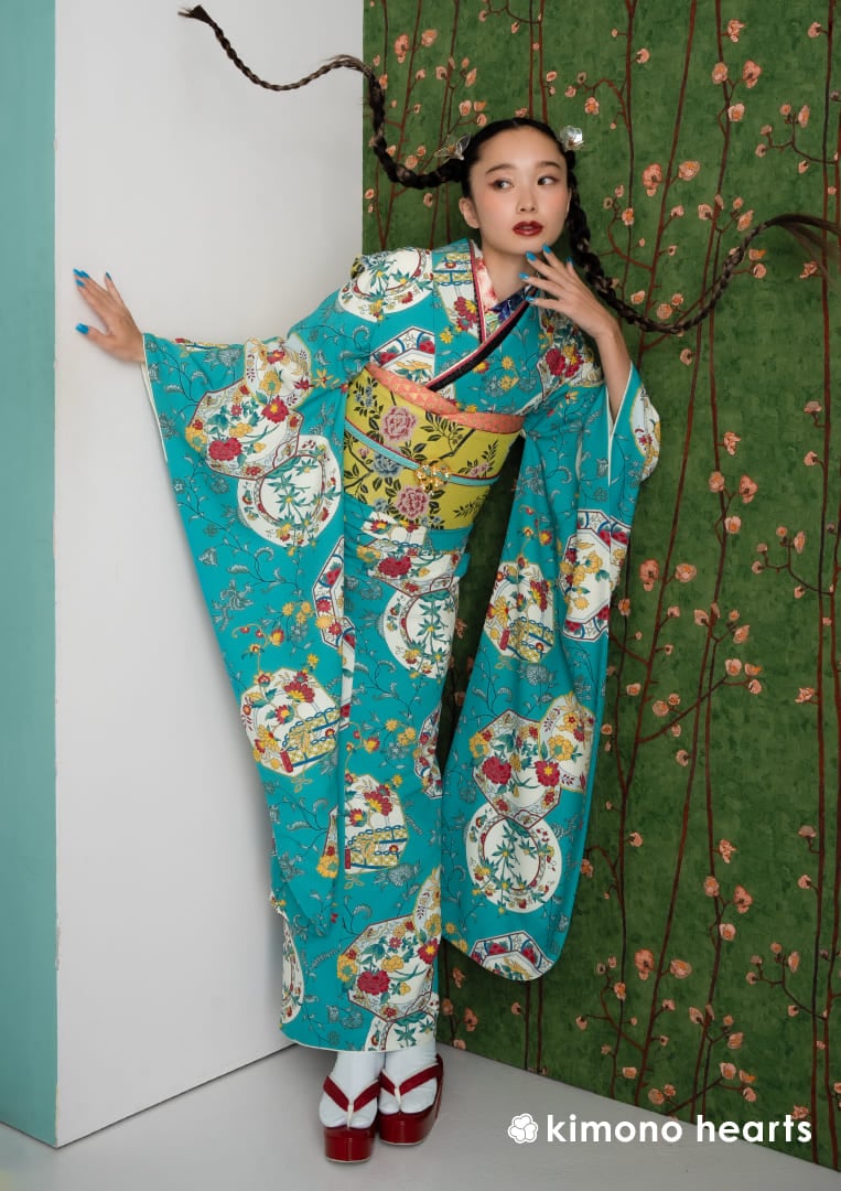 中国陶磁器のような文様が個性的な青緑色のシノワズリ振袖 | kimono