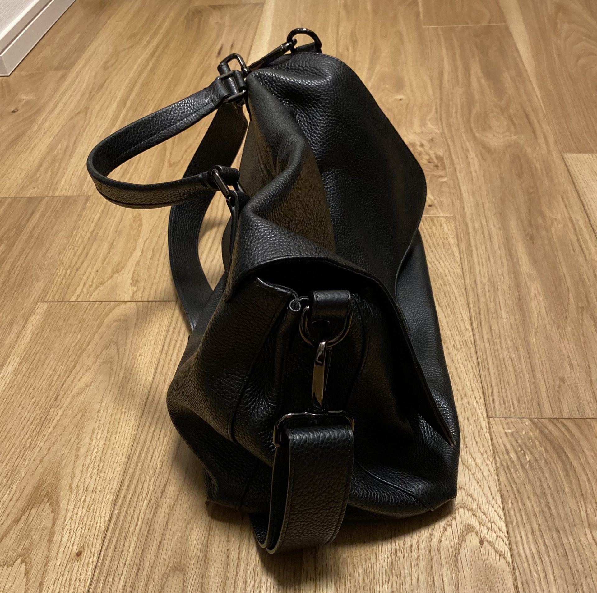 しっとり艶やかな本格レザーバッグ！ザネラート ポスティーナM+