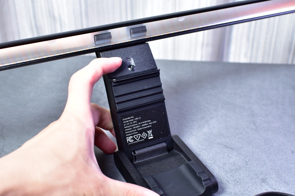 BenQ ScreenBar Pro】デスクに座るだけで自動で点灯してくれるモニター