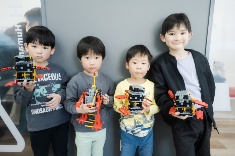 夢中になれる「ヒューマンアカデミージュニア STE”AMスクール ロボット